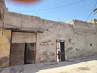 للبيع بيت عربي مساحة ٢٠٠ متر اكساء جيد جدا/الرقة _خلف حديقة البستان